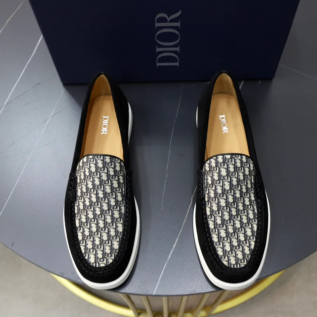 Ex-factory price: 540🙅‍♂️🙅‍♂️🙅‍♂️ Brand: Dior DIOR Standard code: Men's code 38/44 (45 can be customized) Grade: Same as the official website Material: Original cowhide stitching, cowhide lining, original TPU wear-resistant soft outsole Style categories: Leisure and sports version, footwear for driving, young fashion, European and American trends, British style Color: actual picture color